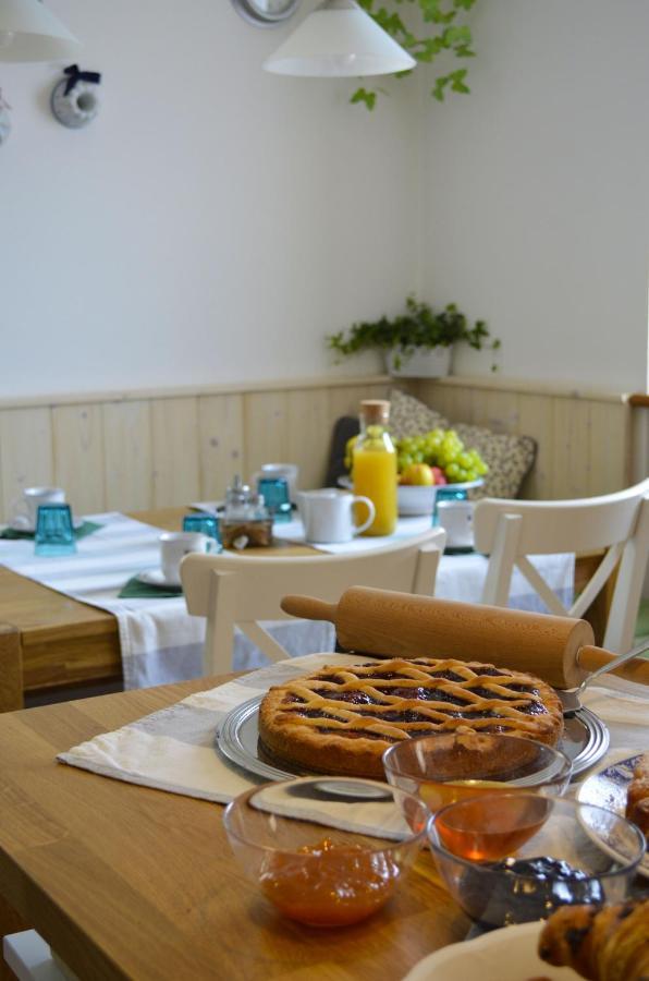Ca Ulivi Bed & Breakfast อาลา ภายนอก รูปภาพ