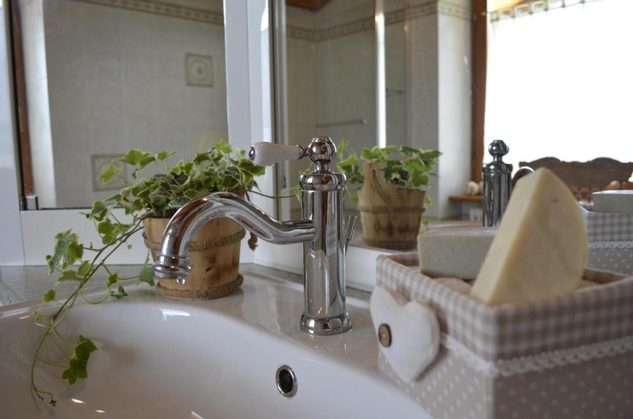 Ca Ulivi Bed & Breakfast อาลา ภายนอก รูปภาพ