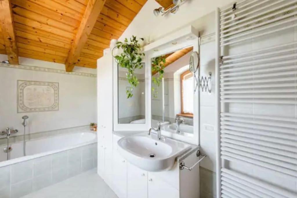 Ca Ulivi Bed & Breakfast อาลา ภายนอก รูปภาพ